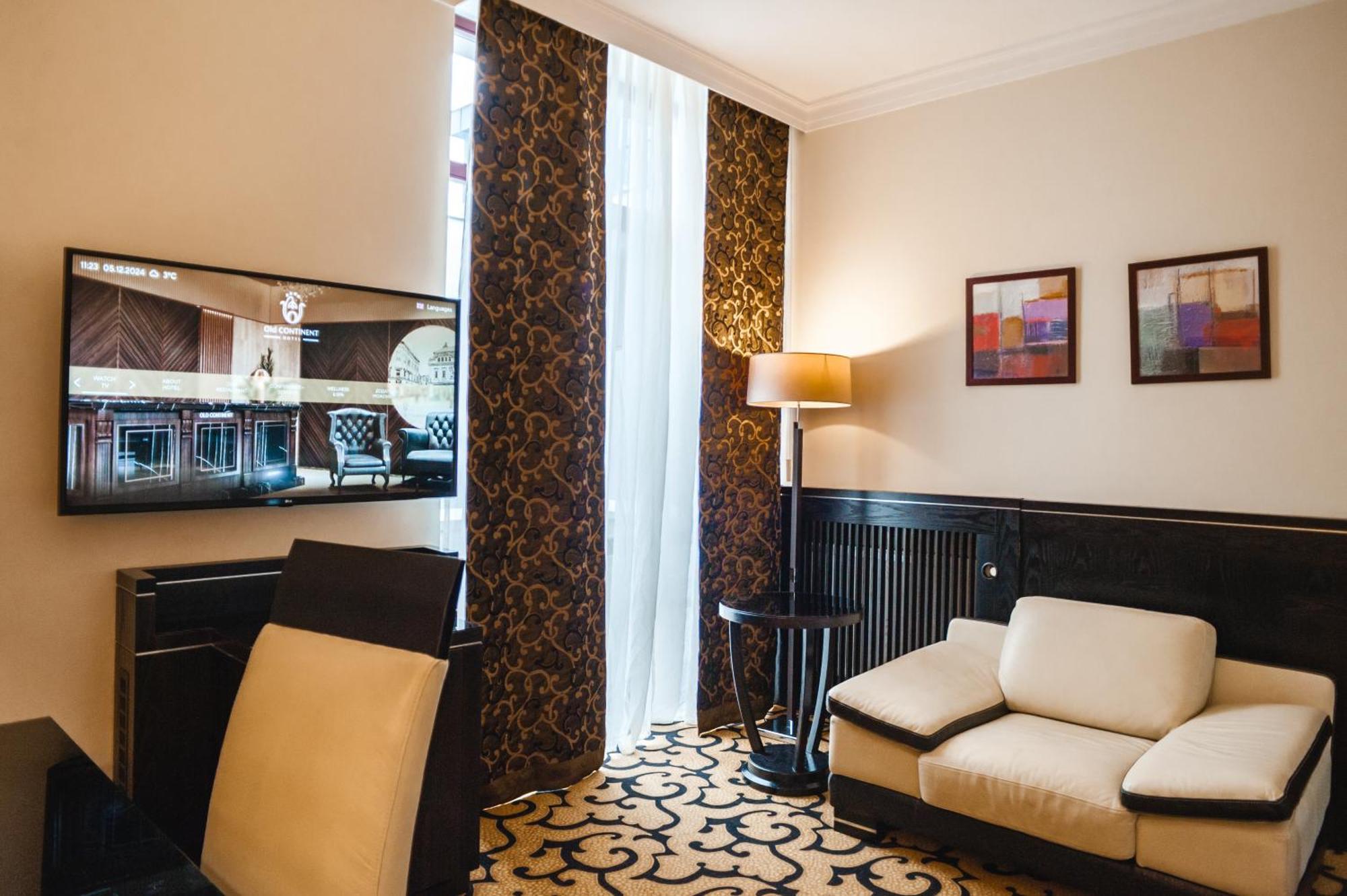 Old Continent Hotel Ужгород Екстериор снимка