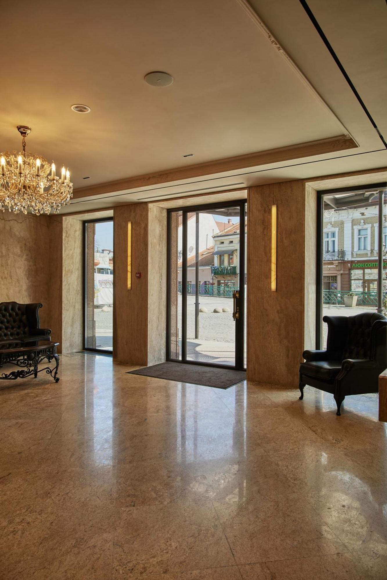 Old Continent Hotel Ужгород Екстериор снимка